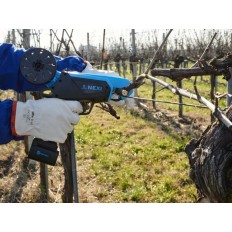 Legatrice Campagnola Cordless con Batteria Plug-In Nexi: Velocità e Precisione per le Legature sul Vigneto